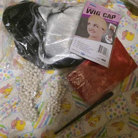 Womens Medium Cruella Deville 101 Dalmatians Costume Jacket, Wig, Etc Halloween - Picture 2 of 4